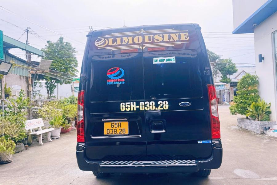 ford-transit-limousine-10-cho-18561758332862.jpg