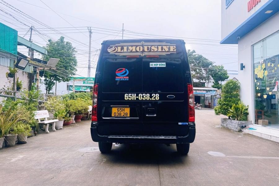 ford-transit-limousine-10-cho-44481758332865.jpg