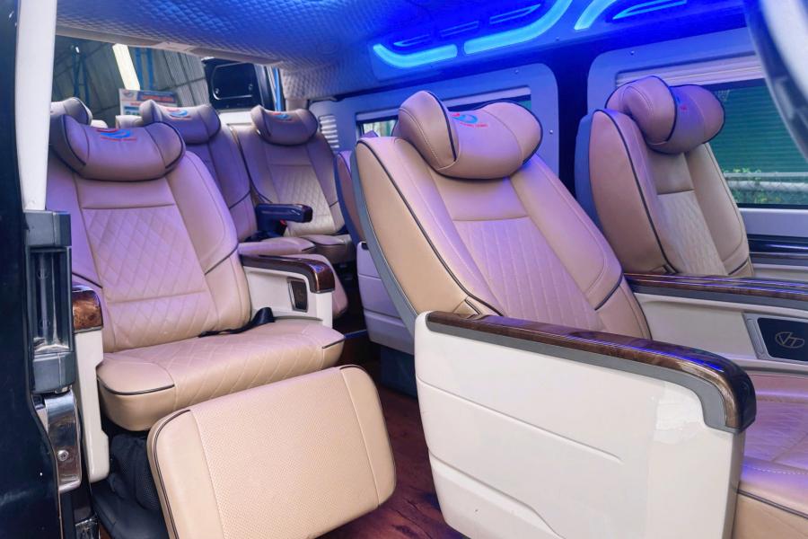 ford-transit-limousine-10-cho-50341758332855.jpg