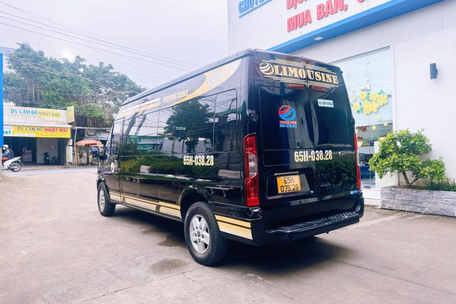 ford-transit-limousine-10-cho-57791758332866.jpg