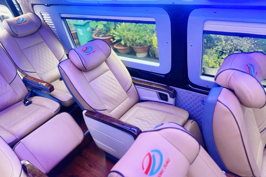 ford-transit-limousine-10-cho-69471758332861.jpg