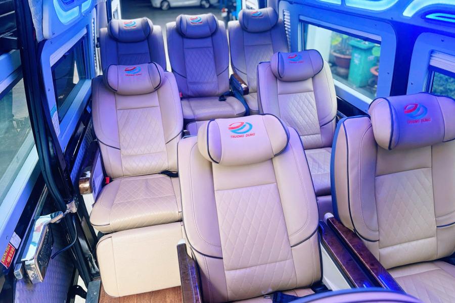 ford-transit-limousine-10-cho-69701758332857.jpg