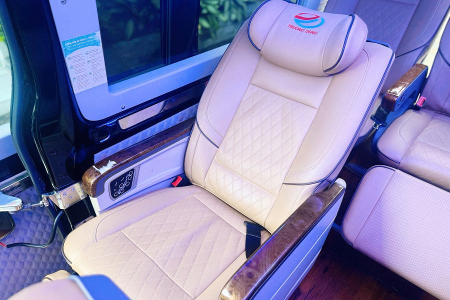 ford-transit-limousine-10-cho-7581758332860.jpg