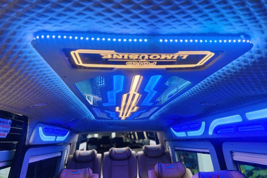 ford-transit-limousine-10-cho-88431758332859.jpg