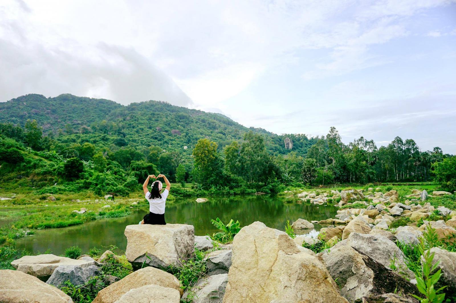 Hồ Nhà Máy Đá (Hồ Đá Cô Tô), núi Cô Tô