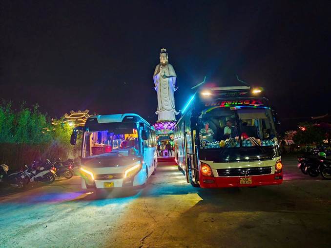 thue-xe-29-cho-hay-45-cho-khi-di-du-lich