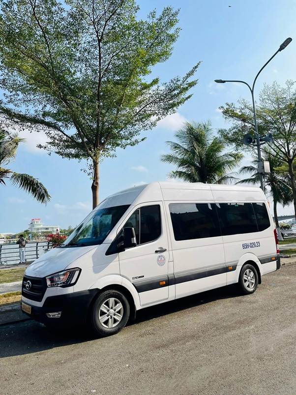 Vi-sao-nen-thue-xe-16-cho-cho-chuyen-di-cua-ban