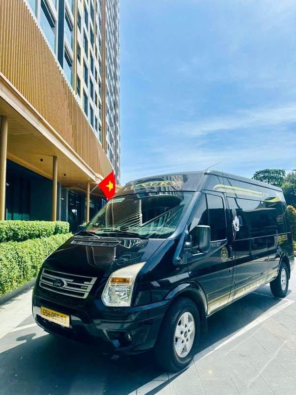 dichj-vu-thue-xe-9-cho-limousine-tai-o-to-truong-dung