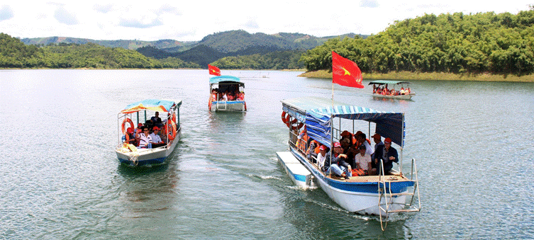 Đi Thuyền Khám Phá Hồ