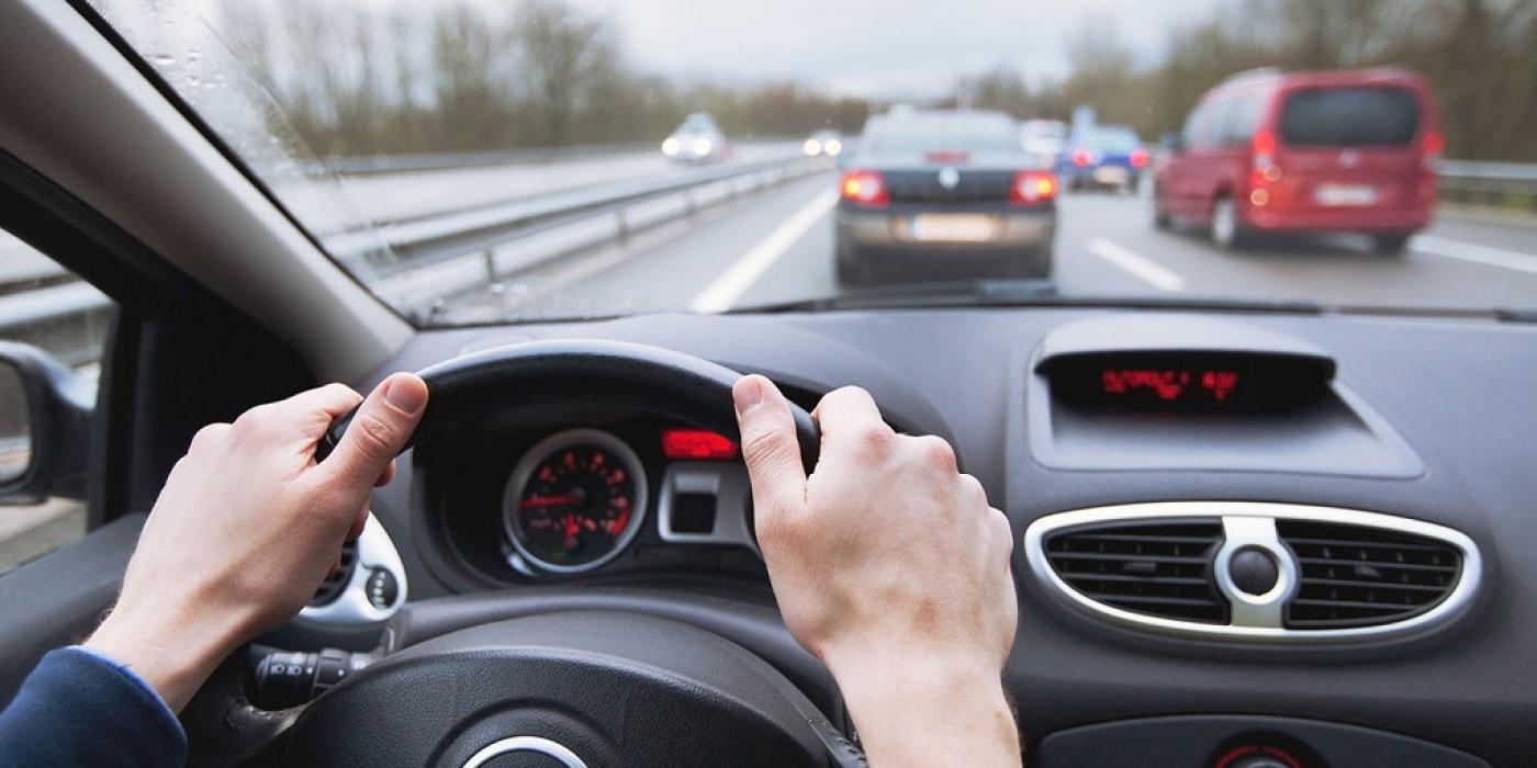 Kỹ Năng Lái Xe Ban Đêm và Trong Điều Kiện Thời Tiết Xấu – Những Điều Tài Xế Cần Biết