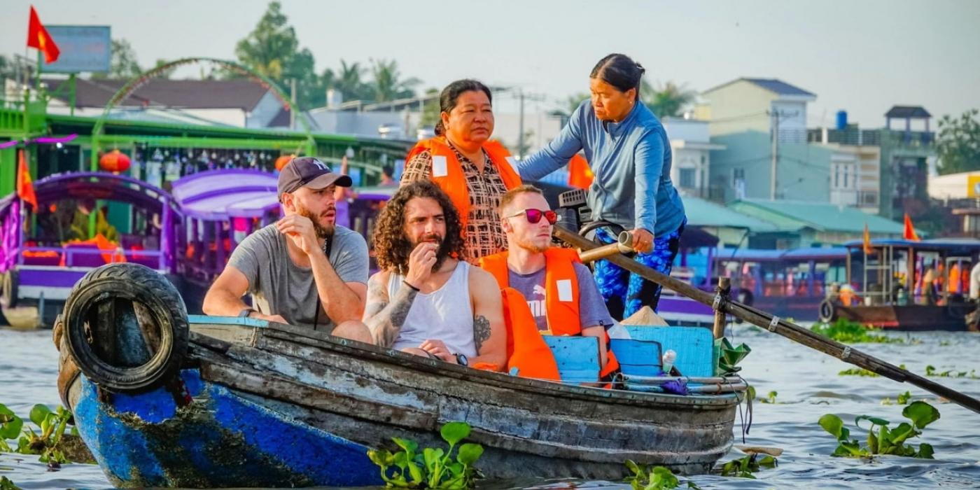Thuê Xe Riêng 16 Chỗ Khám Phá Miền Tây – Trọn Gói Chợ Nổi Cái Răng, Vườn Trái Cây, Du Thuyền Cần Thơ