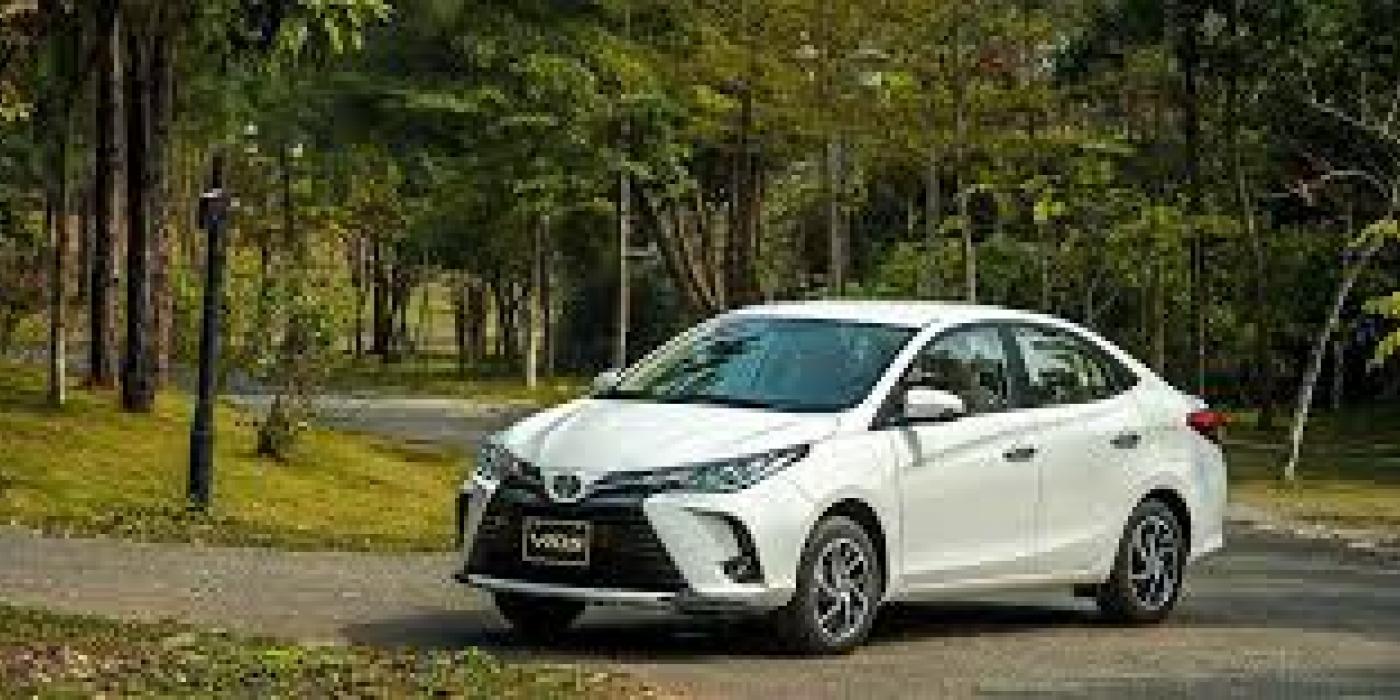 Xe 4 Chỗ Thuê Đi Công Tác Có Phù Hợp Không?